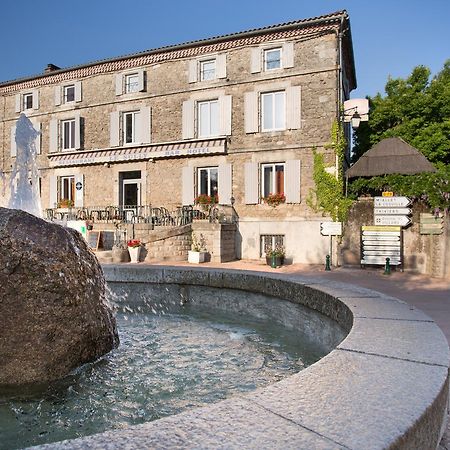 Hotel Restaurant Le Sully Saint-Saud-Lacoussière Exteriör bild