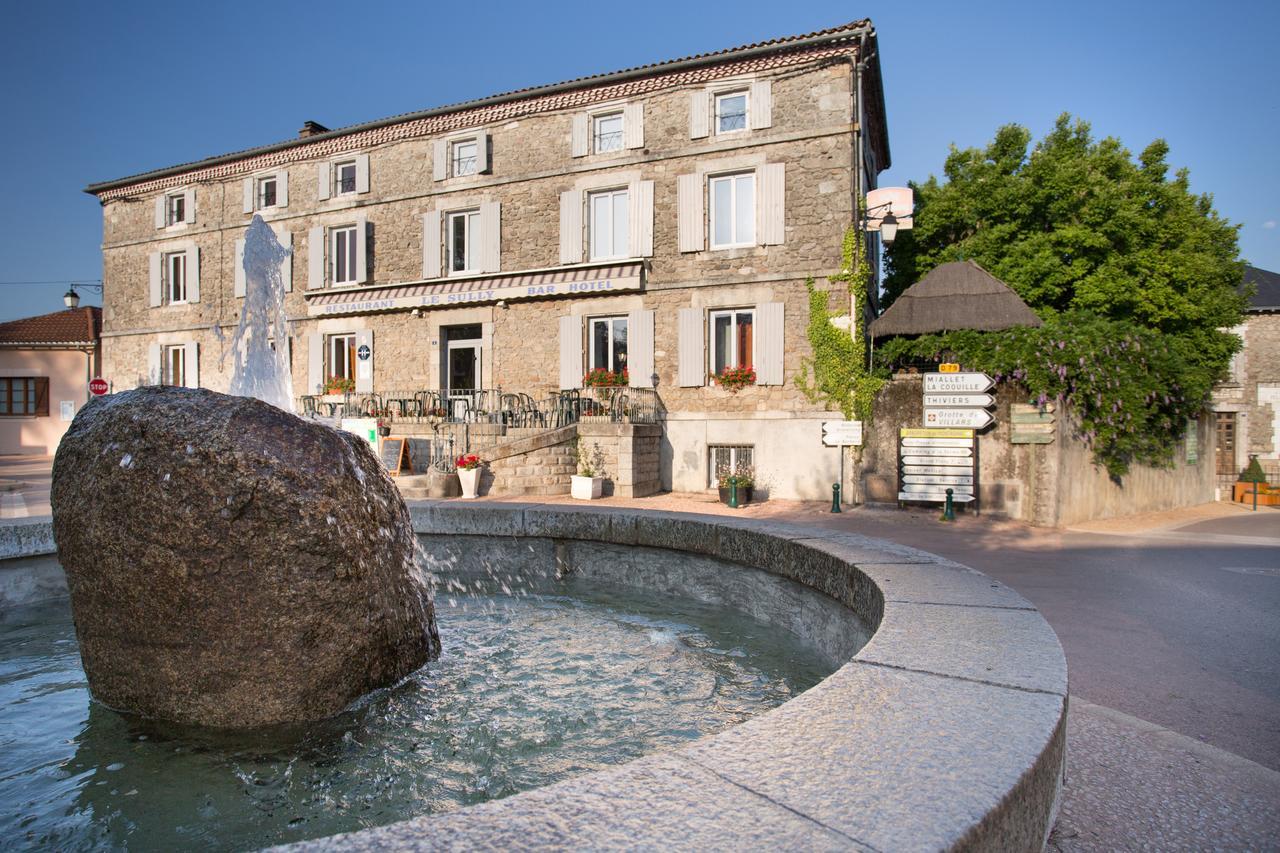 Hotel Restaurant Le Sully Saint-Saud-Lacoussière Exteriör bild
